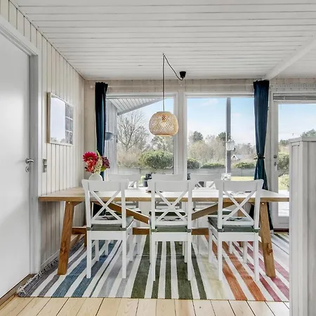 3 Bedroom Awesome In 펜션 Dronningmølle