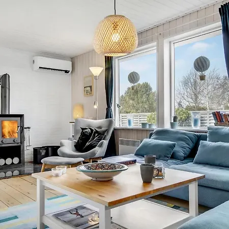 펜션 3 Bedroom Awesome In Dronningmølle