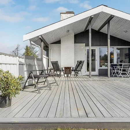 3 Bedroom Awesome In *